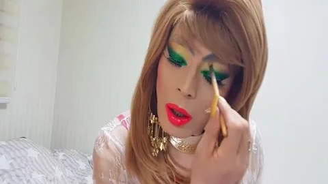 Sissy Niclo kinky Makeup Green Eye Makeup