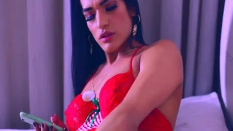 MORENA GOSTOSA, CAROLINE MARTINS MASTURBANDO O CUZINHO ENQUANTO O DATE NÃO CHEGA