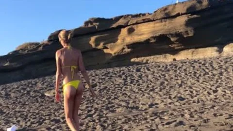 Very nice-looking shelady Masturbating And sucking 10-Pounder (cumshots) On The Beach
