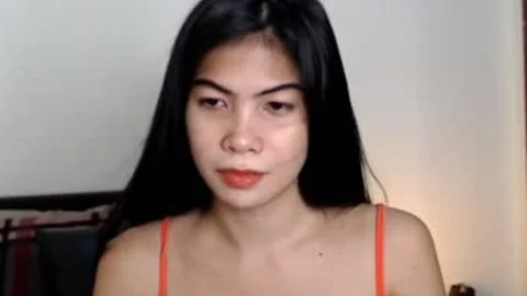 'nice-looking tranny Pinay babe Masturbating On webcam'