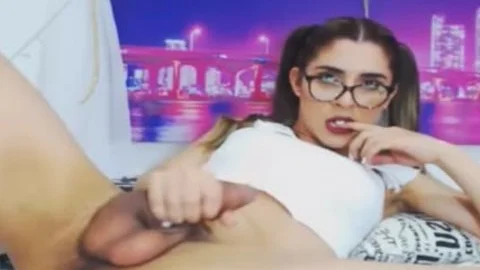 shemale Looks Like A attractive Secretary