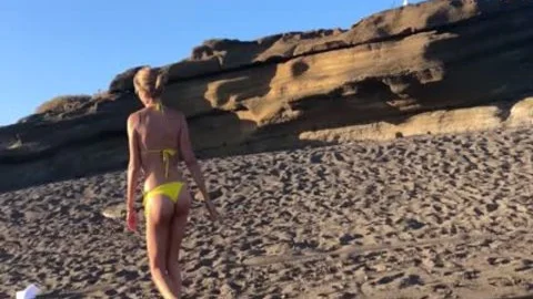 Very nice-looking shelady Masturbating And sucking 10-Pounder (cumshots) On The Beach