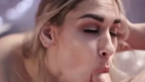 Trans Gracie Jane bonks Delilah Days delicious pussy