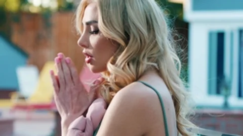 Transfixed: Warming up with Kenzie Anne