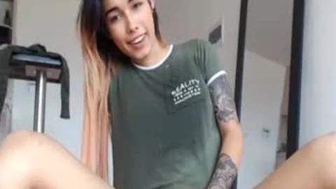 ladyman Bonnie likes Peeing In Her Show